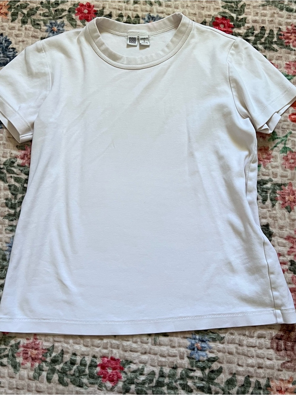 Uniqlo White Short Sleeve Crewneck Tee